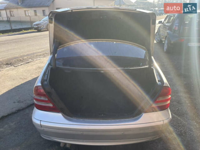 Серый Мерседес Ц-Класс, объемом двигателя 1.8 л и пробегом 270 тыс. км за 5000 $, фото 7 на Automoto.ua