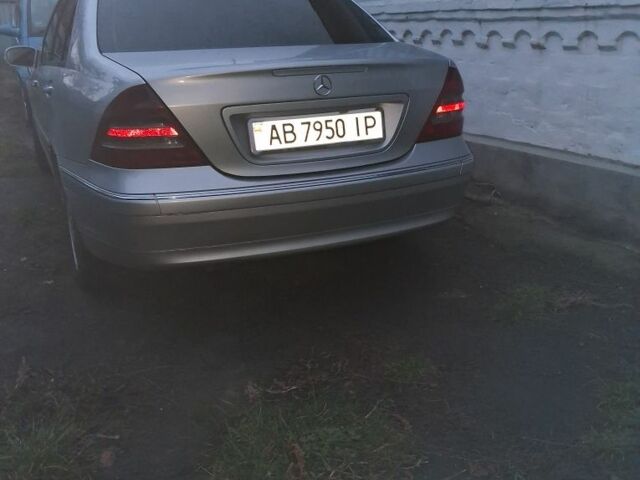 Серый Мерседес Ц-Класс, объемом двигателя 2.7 л и пробегом 300 тыс. км за 6800 $, фото 1 на Automoto.ua
