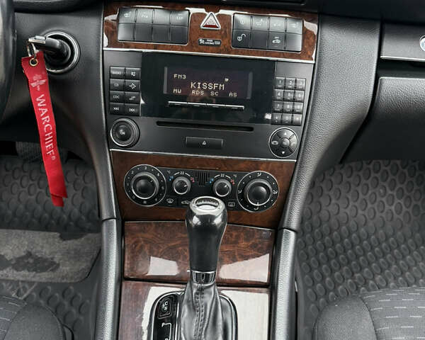 Сірий Мерседес Ц-Клас, об'ємом двигуна 1.8 л та пробігом 225 тис. км за 6700 $, фото 34 на Automoto.ua