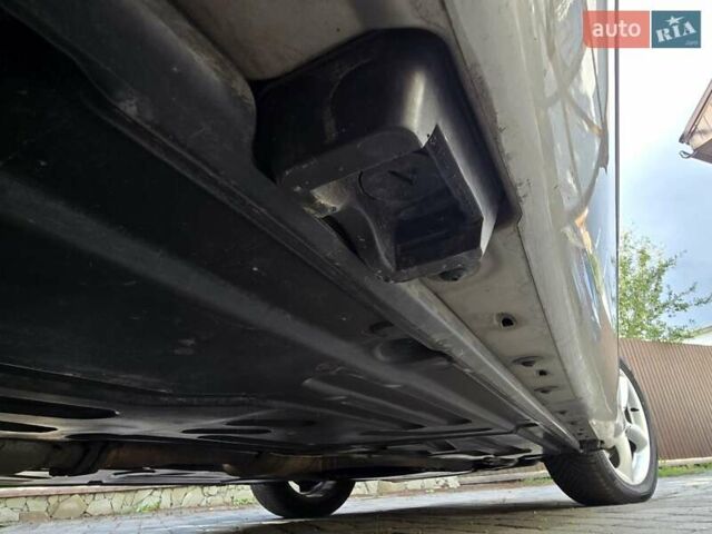 Серый Мерседес Ц-Класс, объемом двигателя 1.8 л и пробегом 176 тыс. км за 7500 $, фото 41 на Automoto.ua