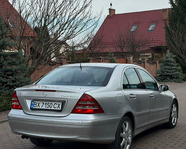 Серый Мерседес Ц-Класс, объемом двигателя 1.8 л и пробегом 326 тыс. км за 4200 $, фото 14 на Automoto.ua