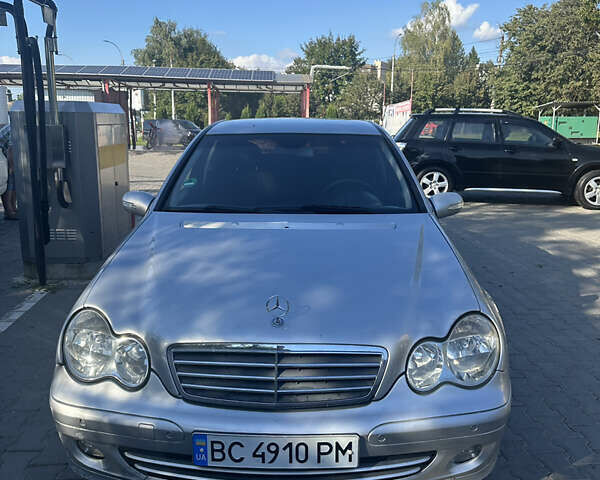 Серый Мерседес Ц-Класс, объемом двигателя 2.15 л и пробегом 284 тыс. км за 6000 $, фото 5 на Automoto.ua