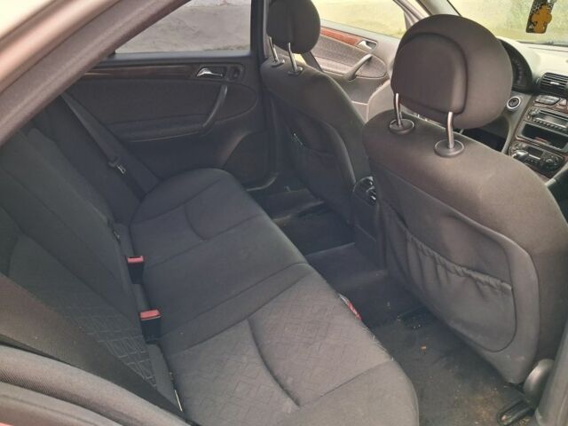 Серый Мерседес Ц-Класс, объемом двигателя 2.7 л и пробегом 300 тыс. км за 6800 $, фото 5 на Automoto.ua