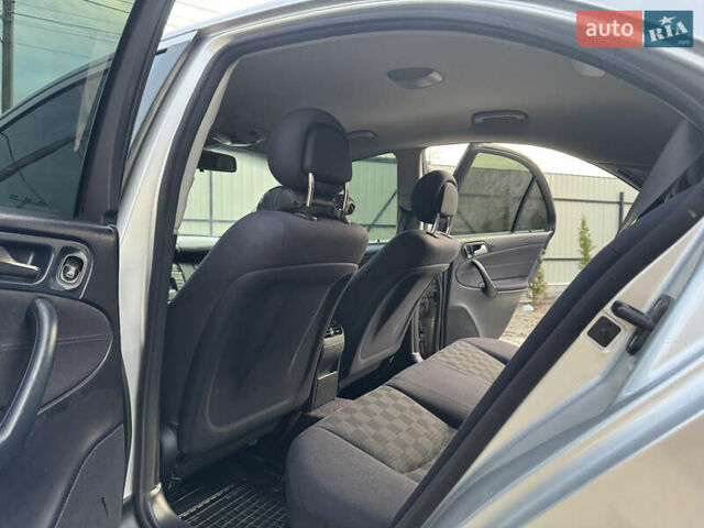 Сірий Мерседес Ц-Клас, об'ємом двигуна 2.2 л та пробігом 245 тис. км за 5550 $, фото 27 на Automoto.ua