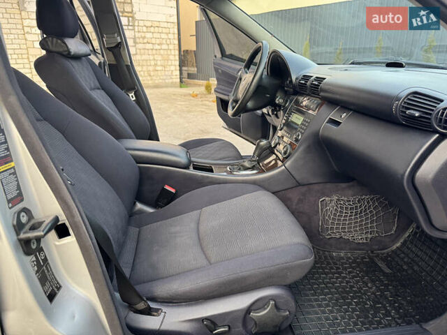 Сірий Мерседес Ц-Клас, об'ємом двигуна 2.2 л та пробігом 245 тис. км за 5550 $, фото 40 на Automoto.ua