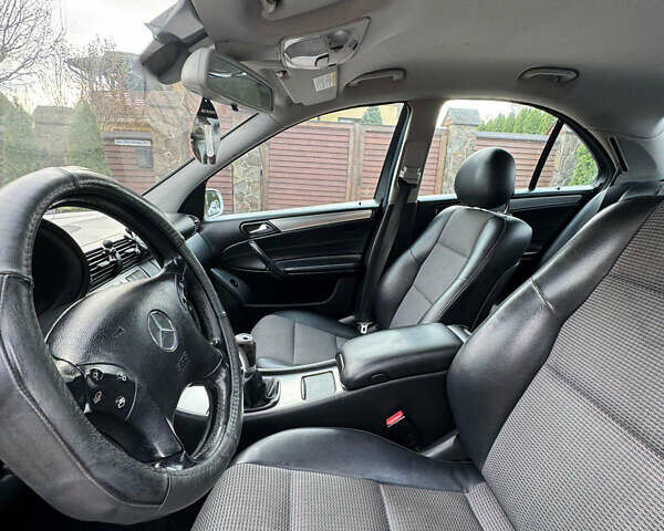 Серый Мерседес Ц-Класс, объемом двигателя 1.8 л и пробегом 326 тыс. км за 4200 $, фото 15 на Automoto.ua