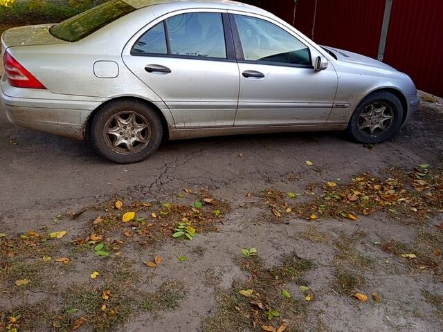 Серый Мерседес Ц-Класс, объемом двигателя 2.1 л и пробегом 270 тыс. км за 5000 $, фото 4 на Automoto.ua