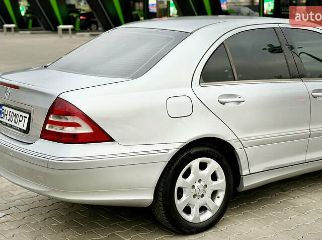 Сірий Мерседес Ц-Клас, об'ємом двигуна 1.8 л та пробігом 225 тис. км за 6700 $, фото 15 на Automoto.ua