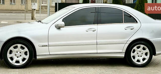 Сірий Мерседес Ц-Клас, об'ємом двигуна 1.8 л та пробігом 225 тис. км за 6700 $, фото 7 на Automoto.ua