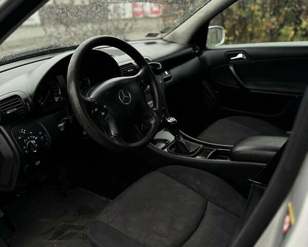 Сірий Мерседес Ц-Клас, об'ємом двигуна 2.15 л та пробігом 420 тис. км за 6000 $, фото 13 на Automoto.ua