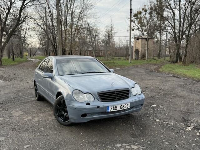Сірий Мерседес Ц-Клас, об'ємом двигуна 3.2 л та пробігом 300 тис. км за 2200 $, фото 3 на Automoto.ua