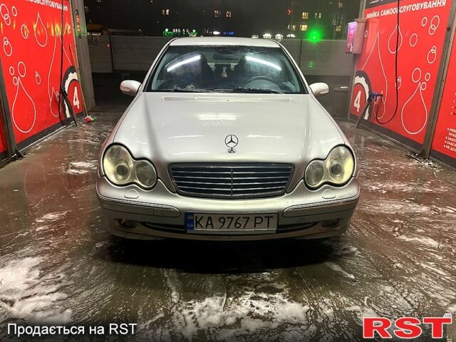 Серый Мерседес Ц-Класс, объемом двигателя 1.8 л и пробегом 330 тыс. км за 3700 $, фото 1 на Automoto.ua