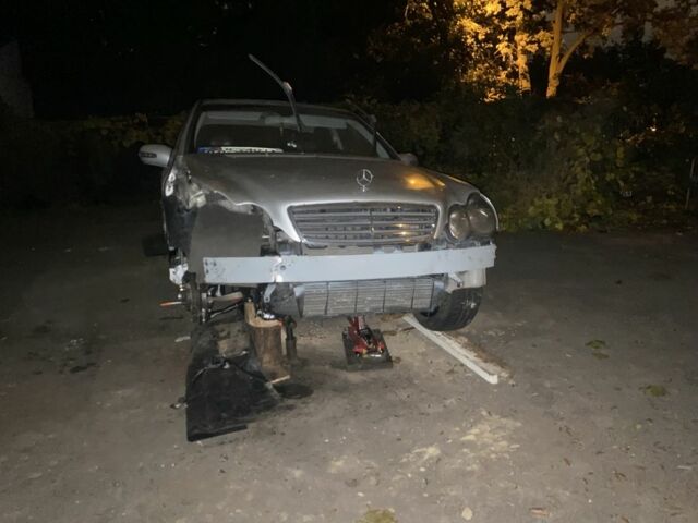 Серый Мерседес Ц-Класс, объемом двигателя 0 л и пробегом 493 тыс. км за 2589 $, фото 6 на Automoto.ua