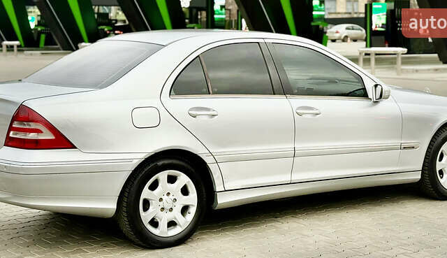 Сірий Мерседес Ц-Клас, об'ємом двигуна 1.8 л та пробігом 225 тис. км за 6700 $, фото 16 на Automoto.ua