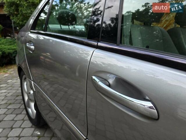 Серый Мерседес Ц-Класс, объемом двигателя 1.8 л и пробегом 176 тыс. км за 7500 $, фото 11 на Automoto.ua