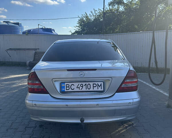 Серый Мерседес Ц-Класс, объемом двигателя 2.15 л и пробегом 284 тыс. км за 6000 $, фото 7 на Automoto.ua