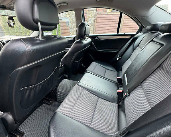 Серый Мерседес Ц-Класс, объемом двигателя 1.8 л и пробегом 326 тыс. км за 4200 $, фото 19 на Automoto.ua