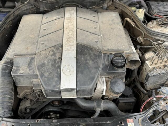 Серый Мерседес Ц-Класс, объемом двигателя 3.2 л и пробегом 300 тыс. км за 2300 $, фото 5 на Automoto.ua