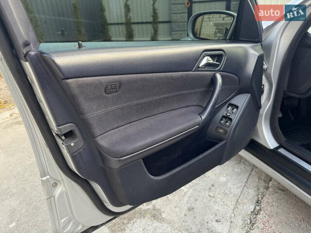 Сірий Мерседес Ц-Клас, об'ємом двигуна 2.2 л та пробігом 245 тис. км за 5550 $, фото 29 на Automoto.ua