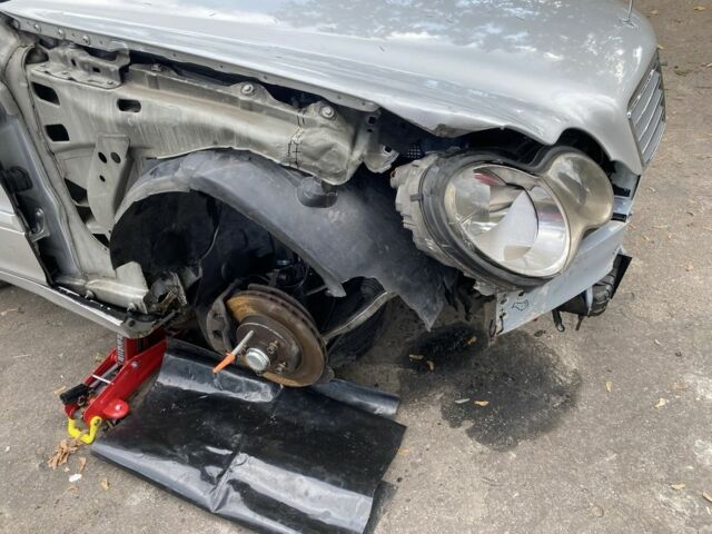 Серый Мерседес Ц-Класс, объемом двигателя 0 л и пробегом 493 тыс. км за 2589 $, фото 7 на Automoto.ua