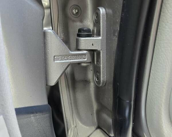 Серый Мерседес Ц-Класс, объемом двигателя 1.8 л и пробегом 176 тыс. км за 7500 $, фото 129 на Automoto.ua