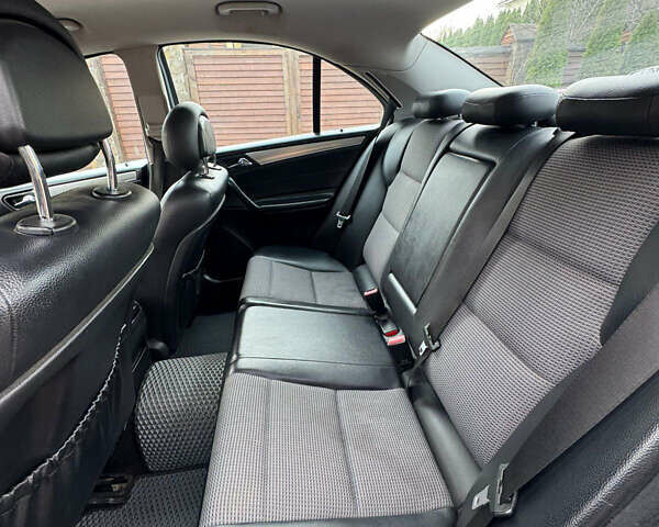 Серый Мерседес Ц-Класс, объемом двигателя 1.8 л и пробегом 326 тыс. км за 4200 $, фото 18 на Automoto.ua