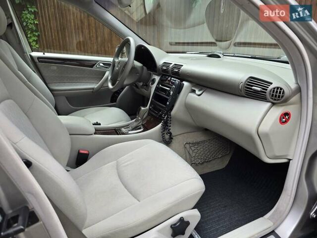 Серый Мерседес Ц-Класс, объемом двигателя 1.8 л и пробегом 176 тыс. км за 7500 $, фото 82 на Automoto.ua