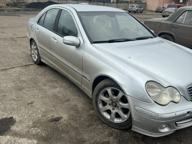 Серый Мерседес Ц-Класс, объемом двигателя 0 л и пробегом 435 тыс. км за 3000 $, фото 1 на Automoto.ua