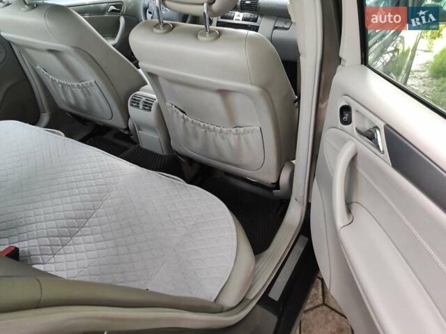 Серый Мерседес Ц-Класс, объемом двигателя 2 л и пробегом 250 тыс. км за 8400 $, фото 9 на Automoto.ua