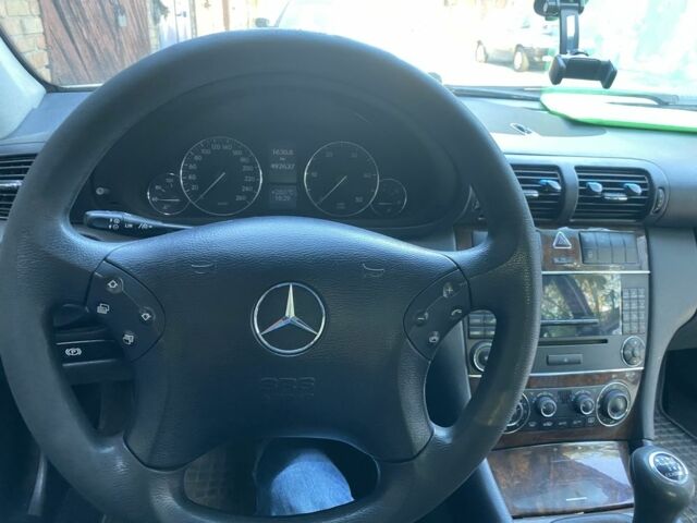 Серый Мерседес Ц-Класс, объемом двигателя 0 л и пробегом 493 тыс. км за 2589 $, фото 17 на Automoto.ua