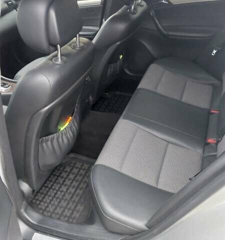 Серый Мерседес Ц-Класс, объемом двигателя 1.8 л и пробегом 300 тыс. км за 5000 $, фото 2 на Automoto.ua