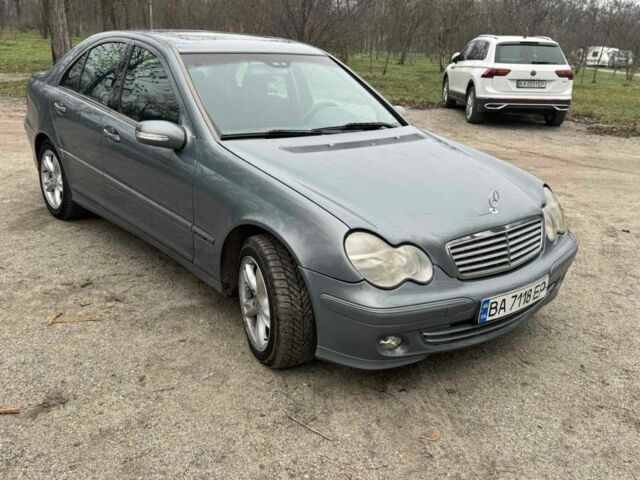 Серый Мерседес Ц-Класс, объемом двигателя 2.1 л и пробегом 500 тыс. км за 5400 $, фото 3 на Automoto.ua