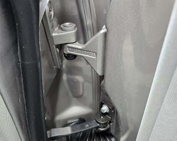 Серый Мерседес Ц-Класс, объемом двигателя 1.8 л и пробегом 176 тыс. км за 7500 $, фото 172 на Automoto.ua