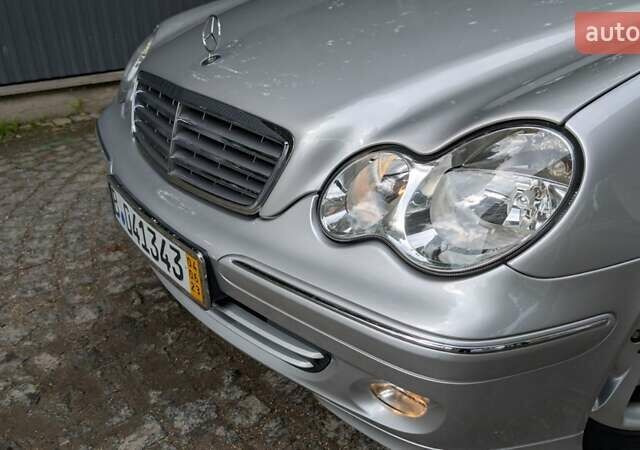 Сірий Мерседес Ц-Клас, об'ємом двигуна 1.8 л та пробігом 250 тис. км за 6950 $, фото 16 на Automoto.ua