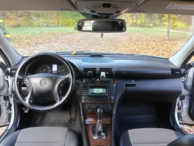 Сірий Мерседес Ц-Клас, об'ємом двигуна 1.8 л та пробігом 298 тис. км за 3300 $, фото 3 на Automoto.ua