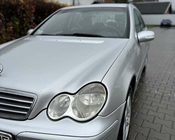 Сірий Мерседес Ц-Клас, об'ємом двигуна 2.15 л та пробігом 420 тис. км за 6000 $, фото 2 на Automoto.ua