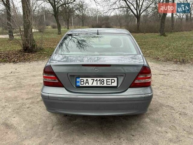 Сірий Мерседес Ц-Клас, об'ємом двигуна 2.1 л та пробігом 500 тис. км за 5400 $, фото 5 на Automoto.ua