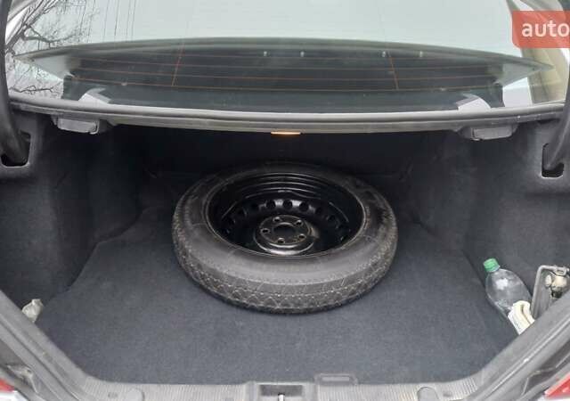 Серый Мерседес Ц-Класс, объемом двигателя 1.8 л и пробегом 300 тыс. км за 5000 $, фото 11 на Automoto.ua