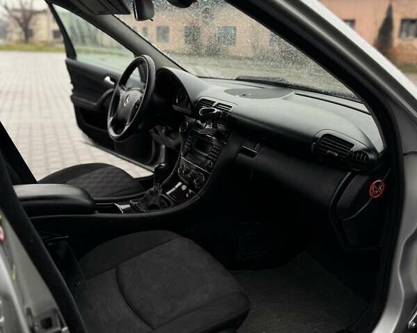 Сірий Мерседес Ц-Клас, об'ємом двигуна 2.15 л та пробігом 420 тис. км за 6000 $, фото 14 на Automoto.ua