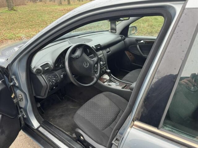 Серый Мерседес Ц-Класс, объемом двигателя 2.1 л и пробегом 500 тыс. км за 5400 $, фото 9 на Automoto.ua