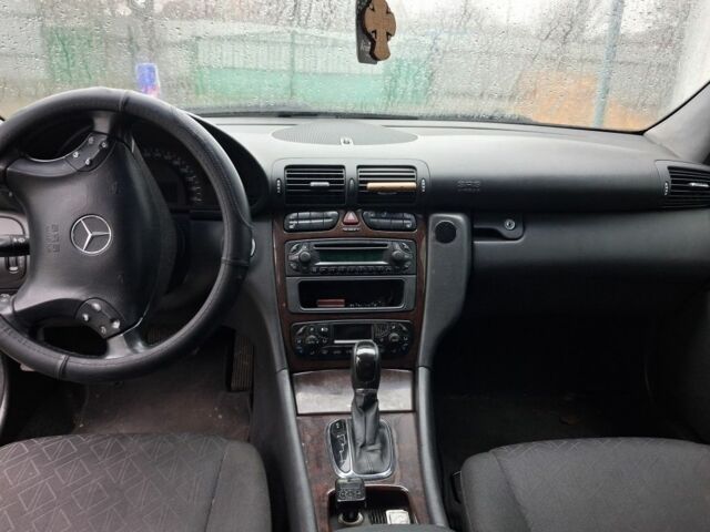 Серый Мерседес Ц-Класс, объемом двигателя 2.7 л и пробегом 300 тыс. км за 6800 $, фото 3 на Automoto.ua