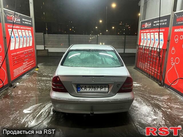 Серый Мерседес Ц-Класс, объемом двигателя 1.8 л и пробегом 330 тыс. км за 3700 $, фото 2 на Automoto.ua