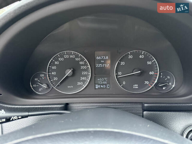 Сірий Мерседес Ц-Клас, об'ємом двигуна 1.8 л та пробігом 225 тис. км за 6700 $, фото 37 на Automoto.ua