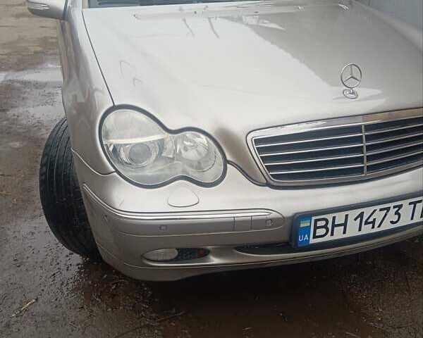 Серый Мерседес Ц-Класс, объемом двигателя 1.8 л и пробегом 245 тыс. км за 5200 $, фото 25 на Automoto.ua