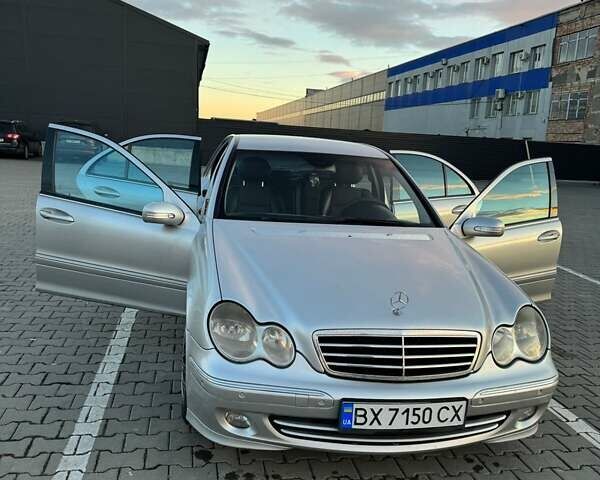 Серый Мерседес Ц-Класс, объемом двигателя 1.8 л и пробегом 325 тыс. км за 5200 $, фото 5 на Automoto.ua