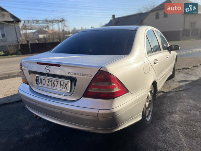 Серый Мерседес Ц-Класс, объемом двигателя 1.8 л и пробегом 270 тыс. км за 5000 $, фото 4 на Automoto.ua