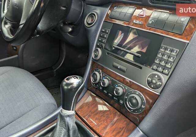 Сірий Мерседес Ц-Клас, об'ємом двигуна 1.8 л та пробігом 250 тис. км за 6950 $, фото 21 на Automoto.ua