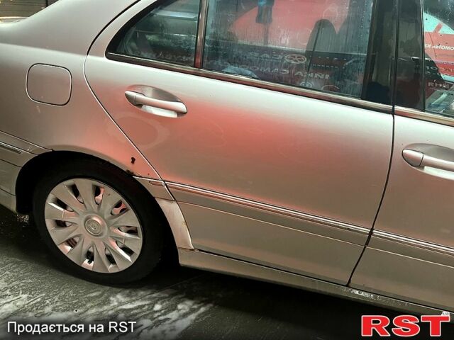 Серый Мерседес Ц-Класс, объемом двигателя 1.8 л и пробегом 330 тыс. км за 3700 $, фото 8 на Automoto.ua