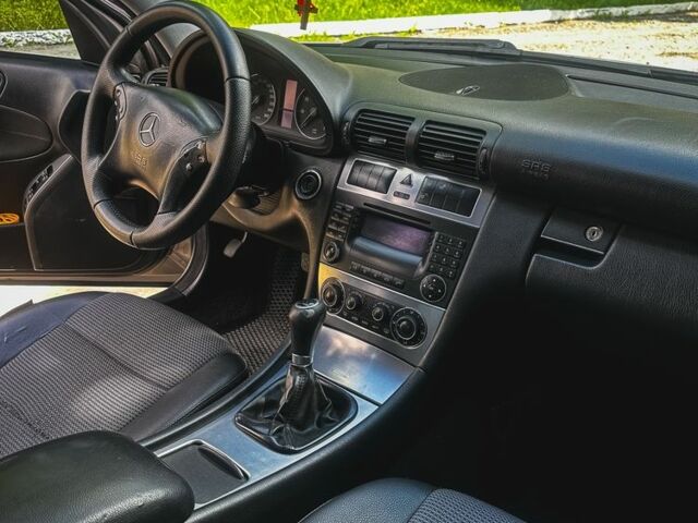 Серый Мерседес Ц-Класс, объемом двигателя 1.8 л и пробегом 348 тыс. км за 6199 $, фото 3 на Automoto.ua