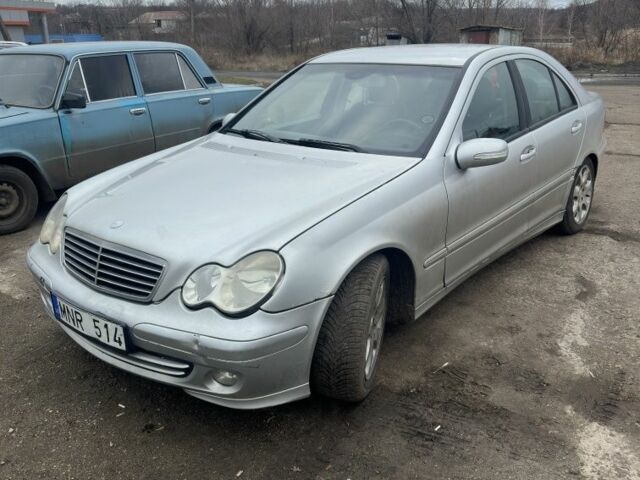 Серый Мерседес Ц-Класс, объемом двигателя 0 л и пробегом 435 тыс. км за 3000 $, фото 2 на Automoto.ua